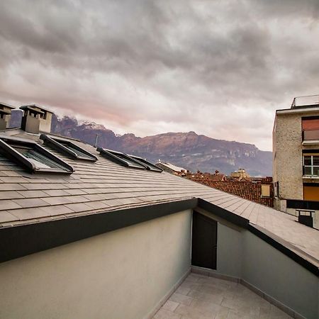 Lake Como Apartments Lecco Bagian luar foto