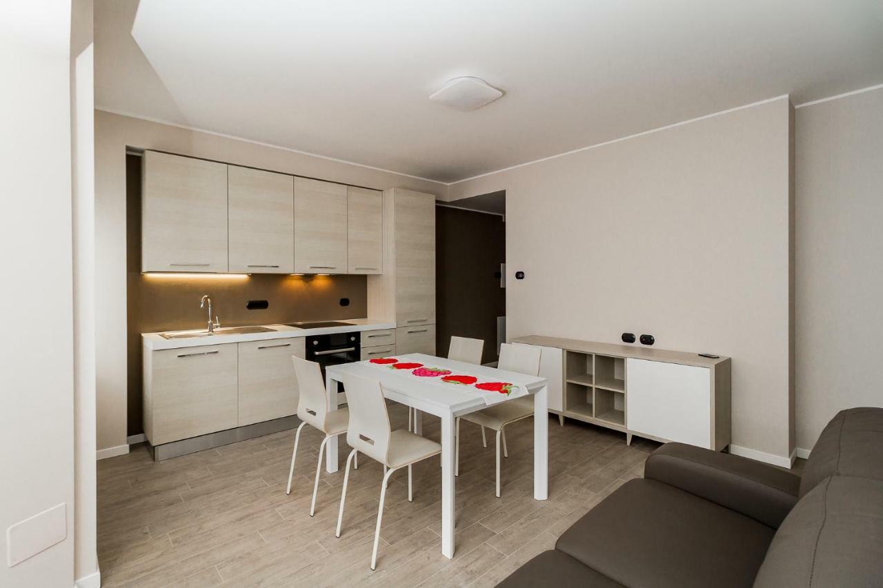 Lake Como Apartments Lecco Bagian luar foto