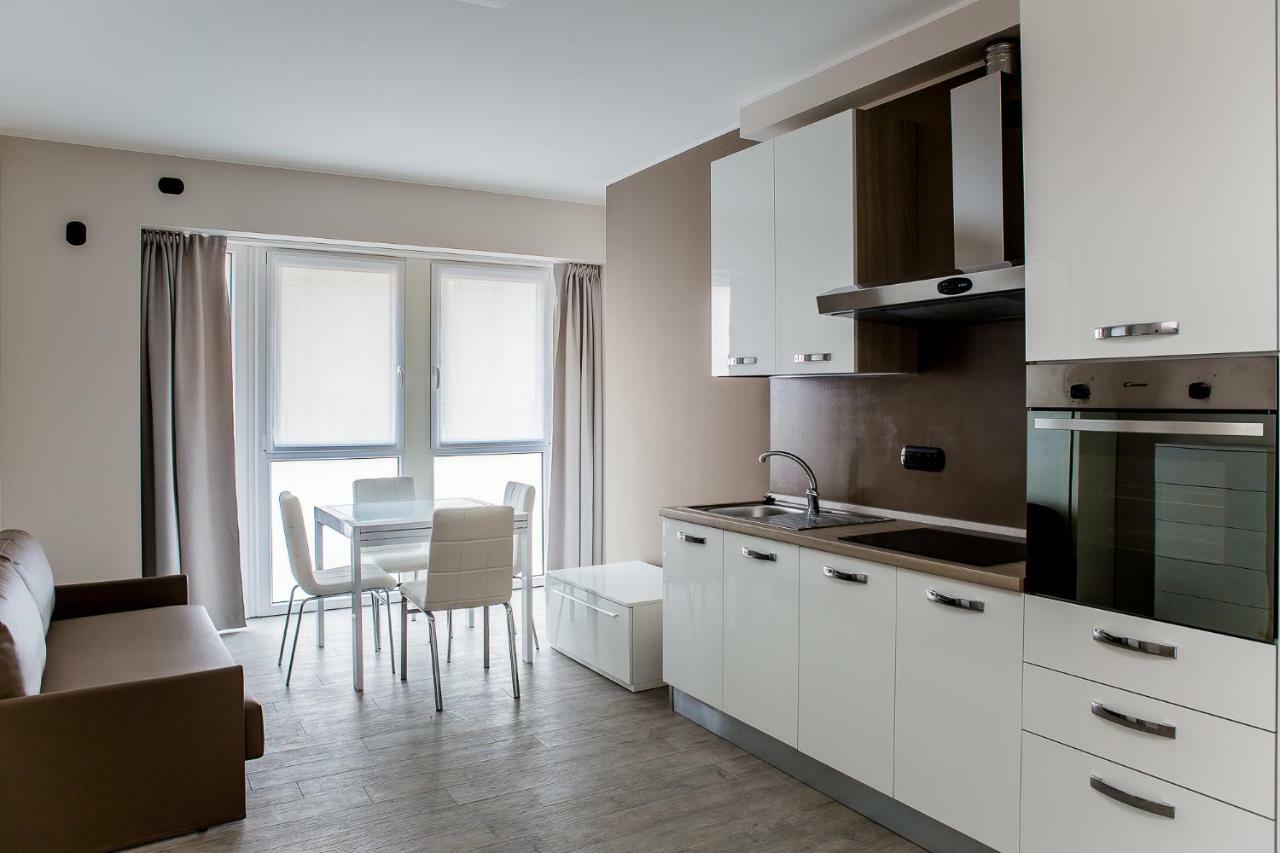 Lake Como Apartments Lecco Bagian luar foto
