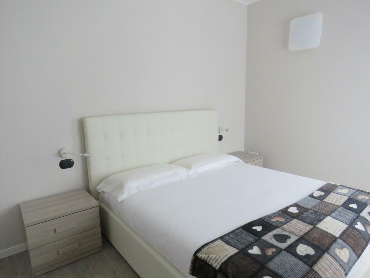 Lake Como Apartments Lecco Bagian luar foto