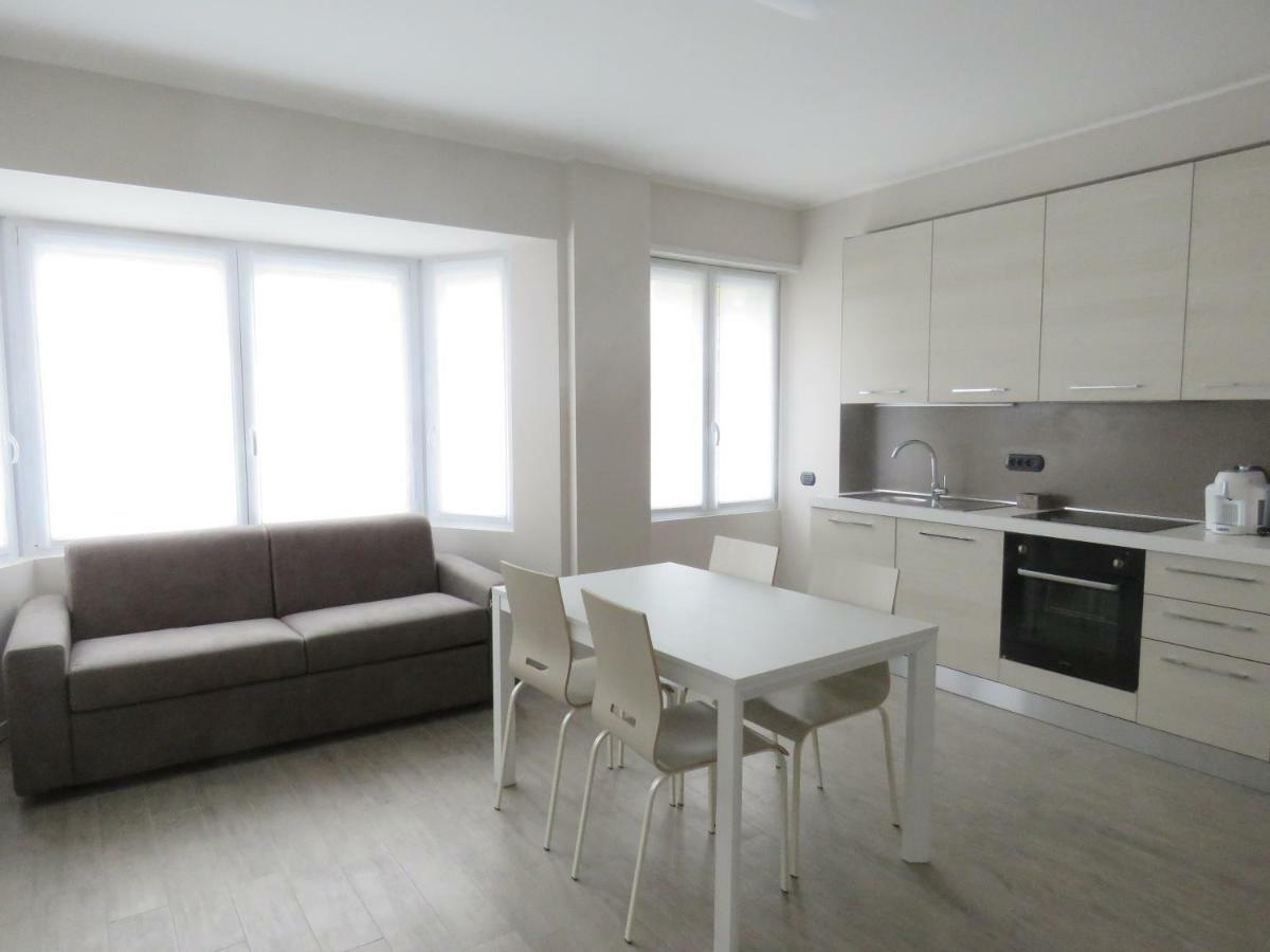 Lake Como Apartments Lecco Bagian luar foto