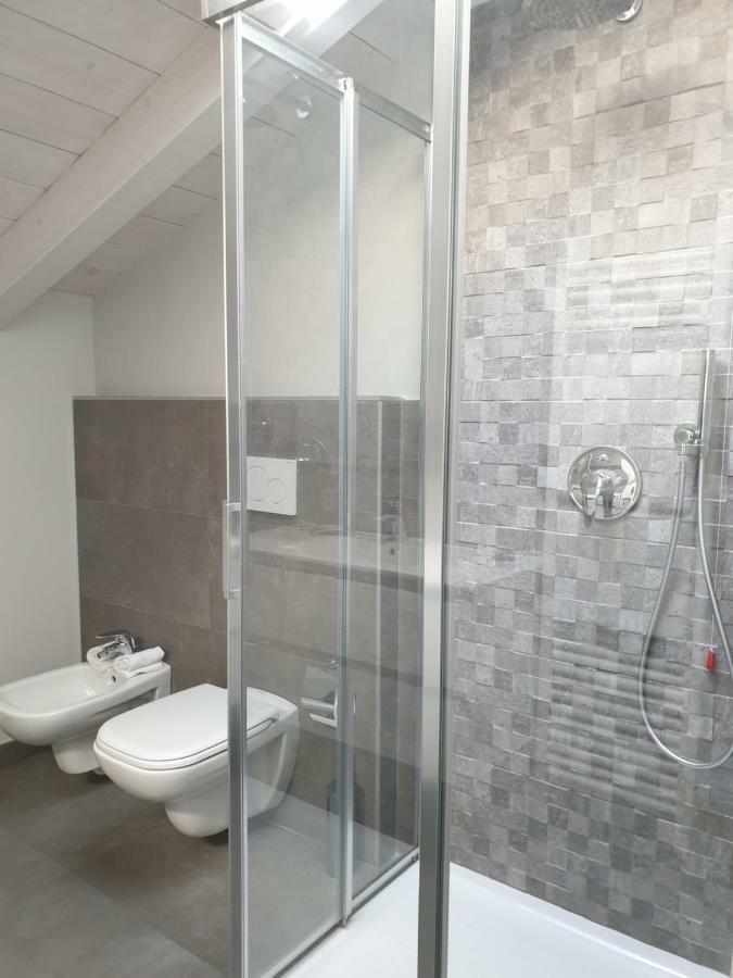 Lake Como Apartments Lecco Bagian luar foto